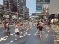 如何設(shè)置中文地圖，解鎖饑荒手游的探險(xiǎn)之旅？