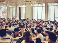 2017年最火手游為何至今仍被玩家追捧？，以疑問(wèn)句形式制造懸念，突出「經(jīng)典長(zhǎng)紅」的反常識(shí)現(xiàn)象，既涵蓋排行榜內(nèi)容又能激發(fā)用戶點(diǎn)擊了解市場(chǎng)趨勢(shì)的欲望。