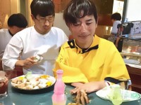 震驚！楊冪、王一博都在玩的8款手游，你竟然還沒下載？，（解析，1.使用震驚和明星全名強(qiáng)化沖擊力；2.具體數(shù)字增加可信度；3.你竟然形成對話感；4.問號句式引發(fā)好奇；5.突出明星同款的社交屬性；6.保持25字內(nèi)的移動端友好長度）