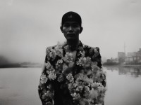 香港倫理電影，是藝術(shù)的大膽探索，還是道德底線的挑戰(zhàn)？，采用疑問句式，直接點(diǎn)出藝術(shù)與道德爭(zhēng)議的核心矛盾，既能引發(fā)思考，又暗示內(nèi)容的沖突性，適合吸引對(duì)香港電影文化、社會(huì)議題或影視審查感興趣的讀者。）
