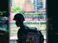 外賣小哥的生活背后，藏著怎樣的多元世界？