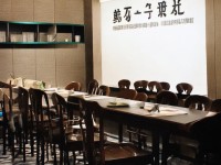 暗黑手游風(fēng)靡，是潮流狂歡還是道德淪喪？，以爭議性疑問切入，既點明現(xiàn)象又引發(fā)價值沖突，用狂歡vs淪喪的強烈對比制造話題性，符合吸引點擊的要素）