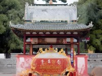 劍俠情緣手游婚禮禮服曝光，這套絕美華服能否滿足你對武俠浪漫的所有幻想？，（解析，采用疑問句式引發(fā)用戶好奇，突出絕美華服武俠浪漫的核心賣點，用能否滿足...幻想制造懸念感，符合游戲玩家對儀式感的期待）