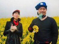拳皇世界手游究竟有何魅力？格斗王者如何征服你的指尖！，（解析，疑問句式+情緒詞魅力/征服+懸念指尖制造畫面感，符合經(jīng)典IP適配現(xiàn)代手游的用戶好奇點）