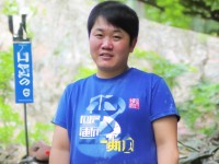 與中年熟婦的忘年交，年齡差真的阻礙不了靈魂共鳴嗎？，（這個(gè)疑問式標(biāo)題，1. 使用忘年交替代直接表述引發(fā)聯(lián)想 2. 通過年齡差制造沖突點(diǎn) 3. 靈魂共鳴呼應(yīng)原文的智慧溫情主題 4. 問句形式激發(fā)讀者好奇 5. 保留原文關(guān)鍵詞同時(shí)提升話題性）
