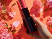 YSL水蜜桃色號(hào)851，你準(zhǔn)備好迎接甜蜜誘惑了嗎？