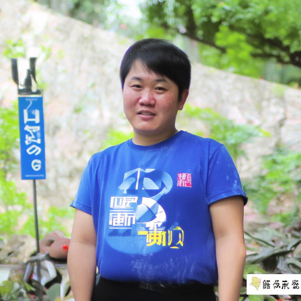 與中年熟婦的忘年交，年齡差真的阻礙不了靈魂共鳴嗎？，（這個(gè)疑問(wèn)式標(biāo)題，1. 使用忘年交替代直接表述引發(fā)聯(lián)想 2. 通過(guò)年齡差制造沖突點(diǎn) 3. 靈魂共鳴呼應(yīng)原文的智慧溫情主題 4. 問(wèn)句形式激發(fā)讀者好奇 5. 保留原文關(guān)鍵詞同時(shí)提升話題性）