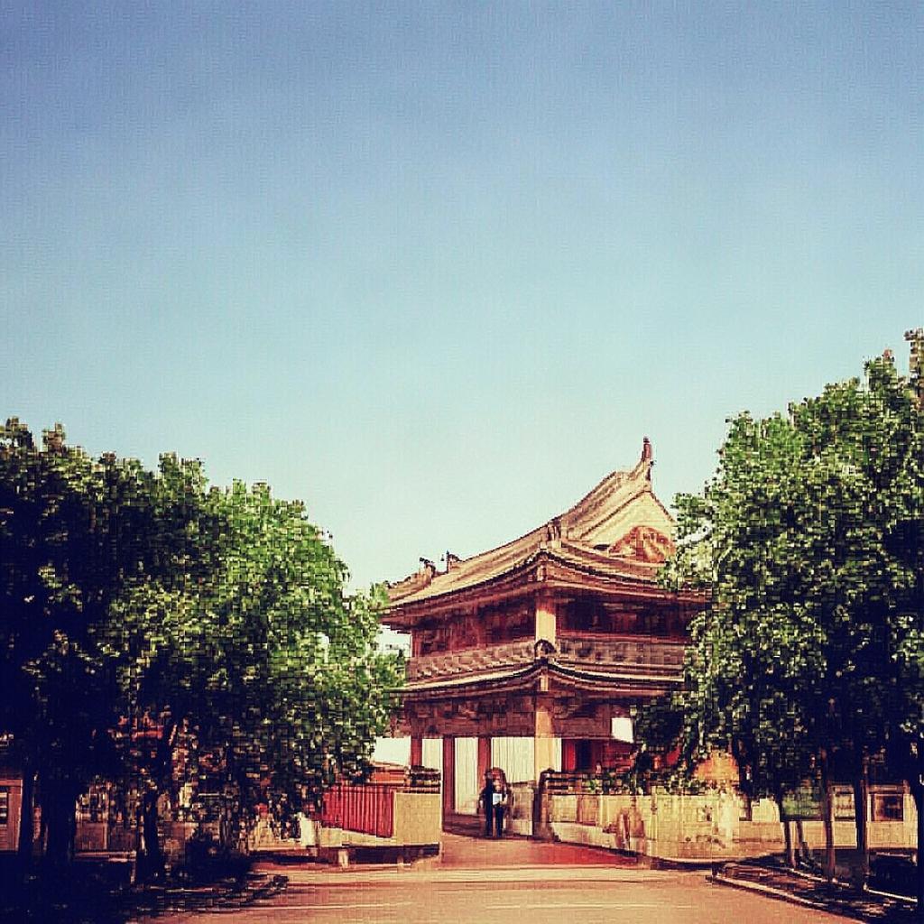 幻誅仙境限時(shí)開(kāi)啟，你能斬獲多少稀有法寶？，通過(guò)疑問(wèn)句式激發(fā)用戶(hù)的好奇心和挑戰(zhàn)欲，稀有法寶直戳游戲玩家收集欲，配合多少的量化暗示獎(jiǎng)勵(lì)豐富性，比原活動(dòng)名稱(chēng)更具互動(dòng)感和吸引力）